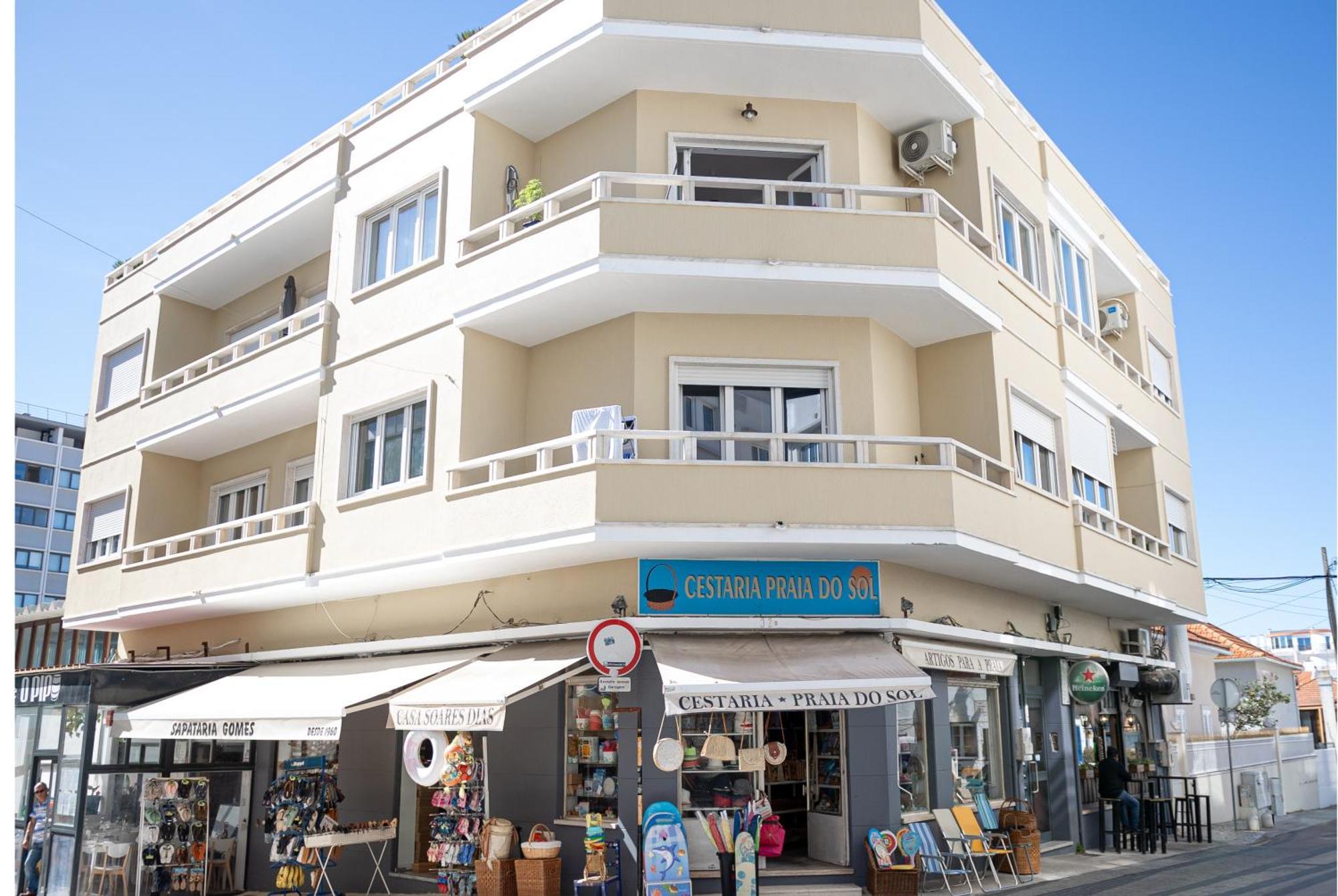 Capitao Ribeiro Surf House Lägenhet Costa de Caparica Exteriör bild